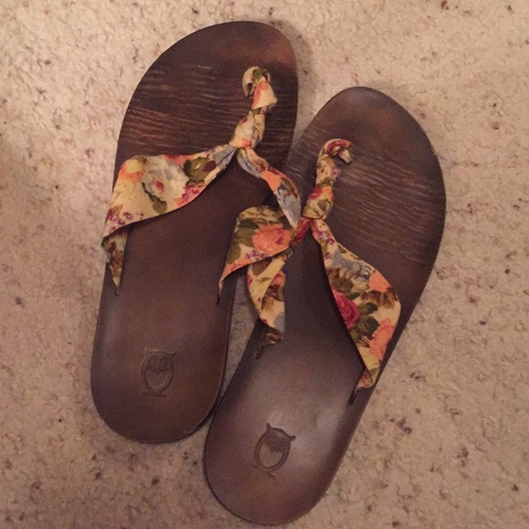 Sandals - Picture 2 of 3